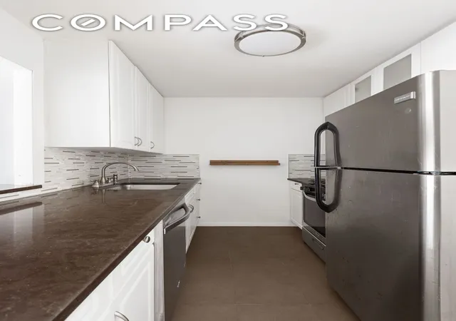 2nd image of 7 E 14Th St, New York, NY 10003