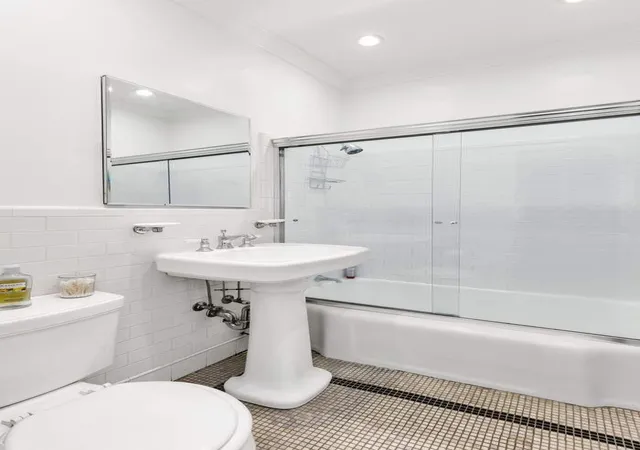 4th image of 50 E End Ave, New York City, NY 10028