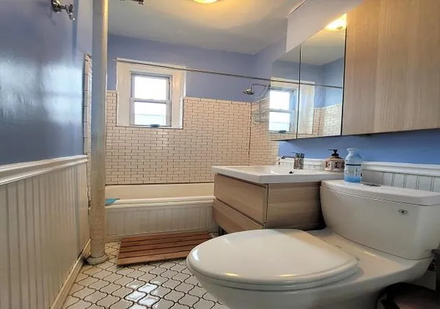 2nd image of 21-58 35Th St, Astoria, NY 11105