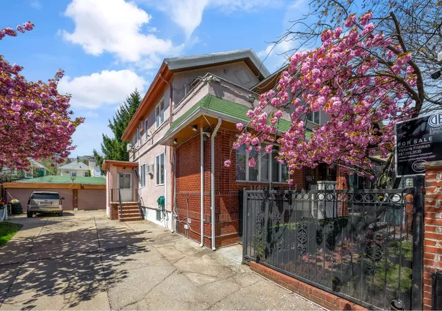 Photo 4 of Sale Pending at 1530 E 22Nd St, Brooklyn, NY 11210 | MLS# RLS10966368 | Listing updated on 2025-11-27