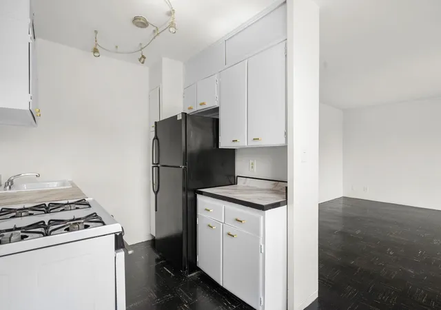 Photo 4 of Sale Pending at 549 W 123Rd St #12-E, New York, NY 10027 | MLS# RLS10914924 | Listing updated on 2026-01-01