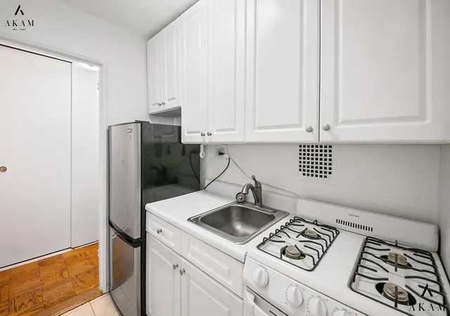 3rd image of 240 E 35Th St #4-J, New York, NY 10016 | MLS# RLS10916673