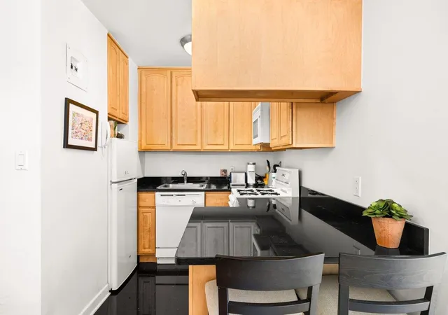 Photo 3 of Sale Pending at 440 E 79Th St #4-H, New York, NY 10075 | MLS# RLS10916120 | Listing updated on 2026-07-30