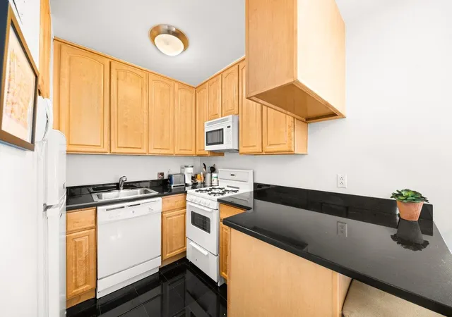 Photo 4 of Sale Pending at 440 E 79Th St #4-H, New York, NY 10075 | MLS# RLS10916120 | Listing updated on 2026-07-30