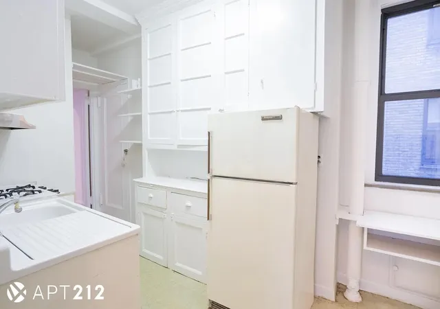 Photo 3 of Sale Pending at 221 W 82Nd St #9-A, New York, NY 10024 | MLS# RLS10916301 | Listing updated on 2026-01-01