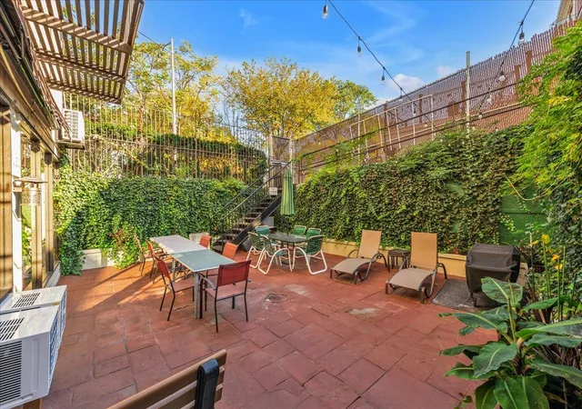 2nd image of 1874 Pelham Pkwy S, New York City, NY 10461