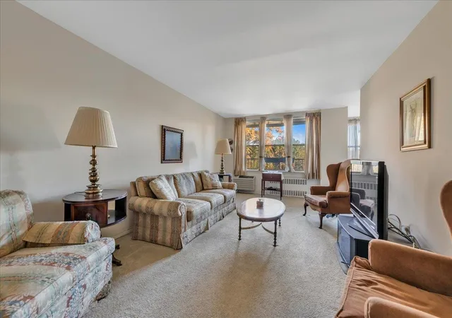 2nd image of 1874 Pelham Pkwy S #4-R, New York City, NY 10461 | MLS# RLS10932666