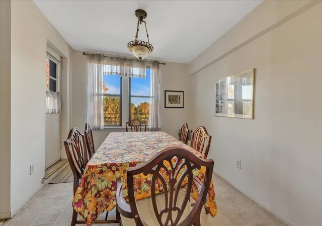 5th image of 1874 Pelham Pkwy S #4-R, New York City, NY 10461 | MLS# RLS10932666