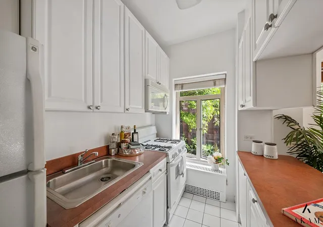 Photo 3 of Sale Pending at 20 E 35Th St #3-C, New York, NY 10016 | MLS# RLS10934079 | Listing updated on 2026-03-10