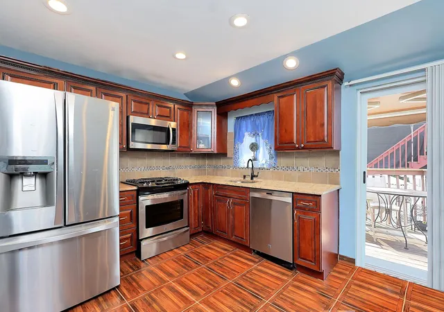 Photo 4 of Sale Pending at 110 Arnold St #NA, New York City, NY 10301 | MLS# RLS10952842 | Listing updated on 2026-07-30