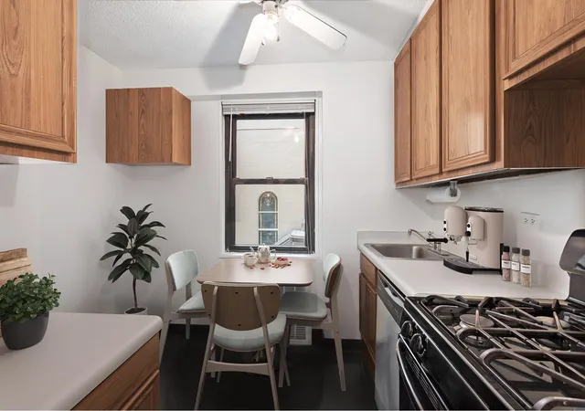 Listing Photo 3 - Condo for sale in building located at 111 E 85Th St, New York City, NY 10028 - Unit #4D