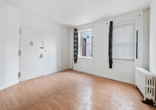 Listing Photo 4 - Condo for sale in building located at 1137 Tiffany St, New York City, NY 10459 - Unit #COMM
