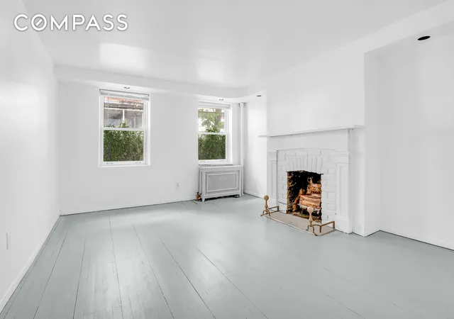3rd image of 118 Perry St, New York City, NY 10014
