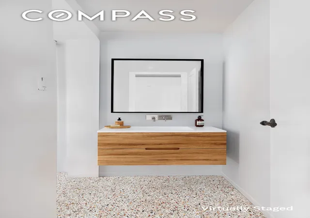 2nd image of 118 Perry St, New York City, NY 10014