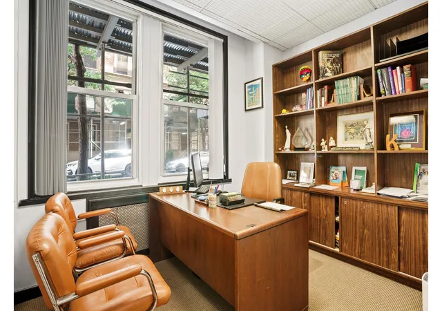5th image of 1120 Park Ave, New York City, NY 10128