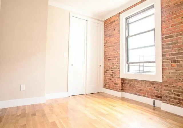 2nd image of 21-48 35Th St, Astoria, NY 11105