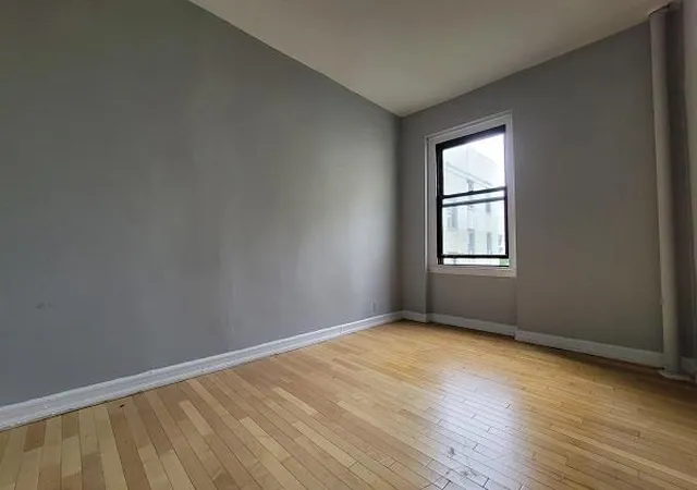 2nd image of 21-06 35Th St, Astoria, NY 11105