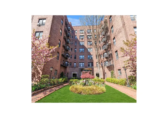 8th image of 69 10 Yellowstone Blvd #612, Forest Hills, NY 11375 | MLS# RLS10989985