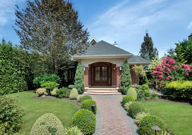 Photo 3 of Single family home for sale at 5 Boulevard, New York City, NY 11357 | MLS# RLS11001357 | Listing updated on 2026-08-27