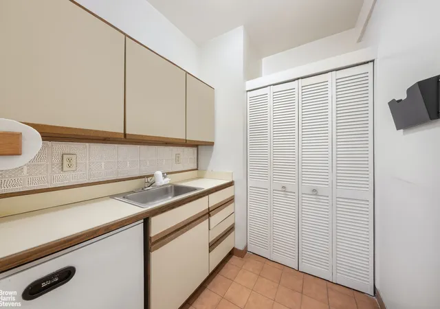 5th image of 400 W End Ave #1/D, New York, NY 10024 | MLS# RLS10937635