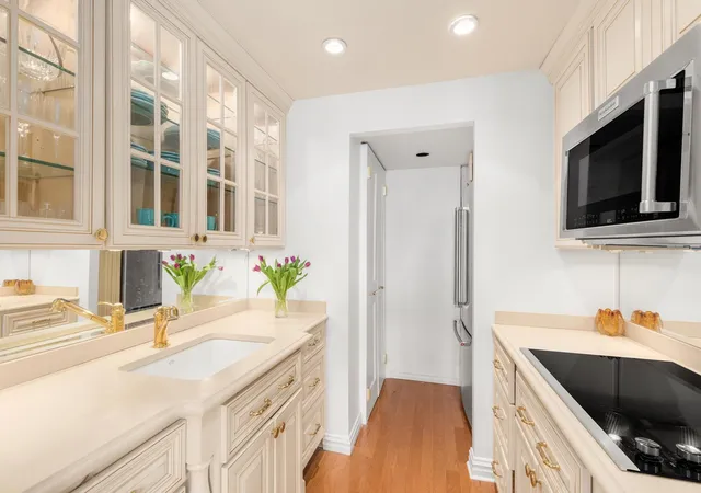 Photo 3 of Sale Pending at 137 E 36th St #25F, New York, NY 10016 | MLS# RLS10968444 | Listing updated on 2026-01-02