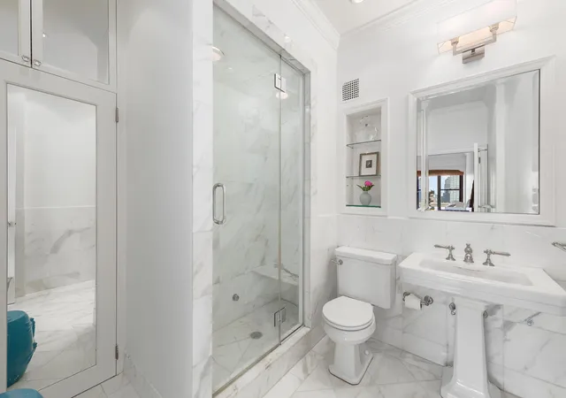 Photo 4 of Sale Pending at 137 E 36Th St #25F, New York, NY 10016 | MLS# RLS10968444 | Listing updated on 2026-01-02