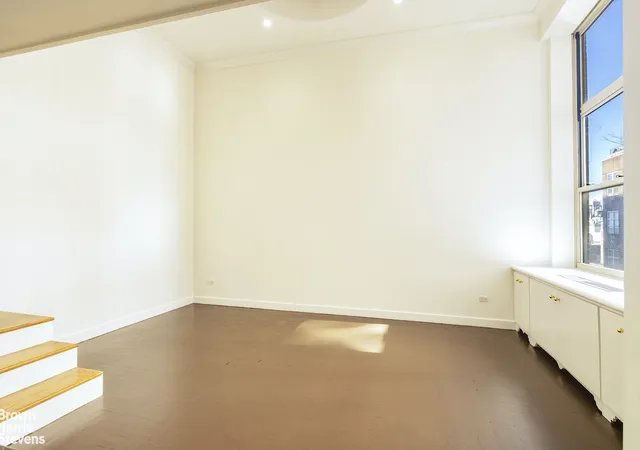 2nd image of 120 E 87Th St #R18H, New York City, NY 10128 | MLS# RLS10941684