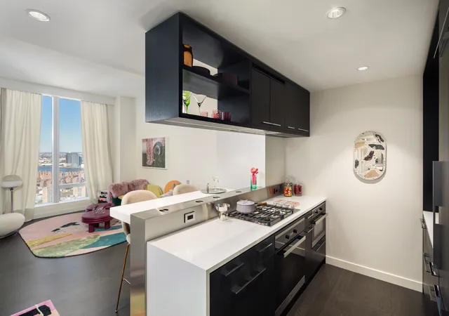 2nd image of 252 S St, New York, NY 10002