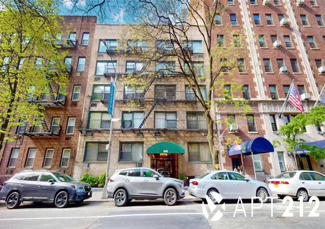Photo 3 of Sale Pending at 212 E 77th St #3-D, New York, NY 10075 | MLS# RLS10987232 | Listing updated on 2025-06-04
