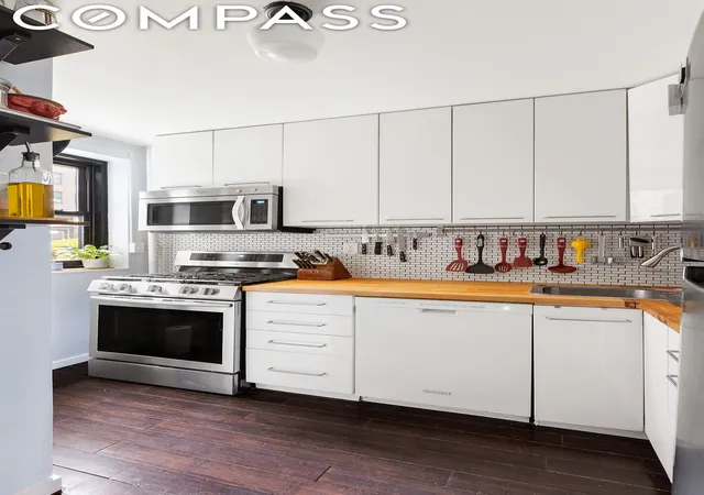 Photo 3 of Sale Pending at 185 Clinton Ave #1E, New York City, NY 11205 | MLS# RLS10953725 | Listing updated on 2026-08-05