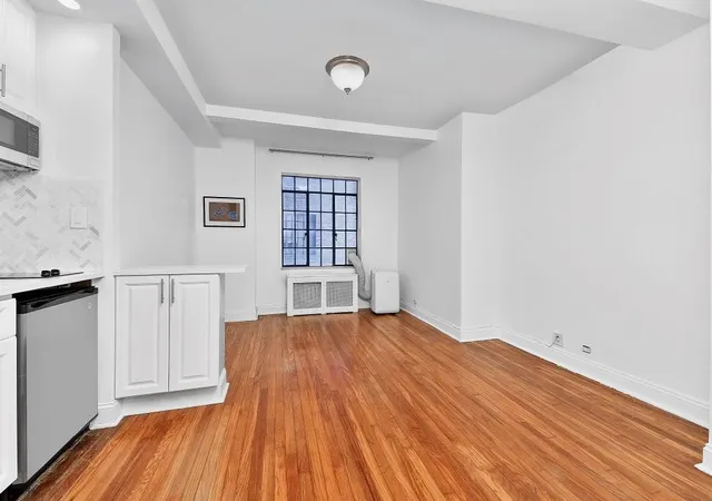 Photo 2 of Sale Pending at 25 Tudor City Pl #806, New York, NY 10017 | MLS# RLS10965557 | Listing updated on 2026-05-15