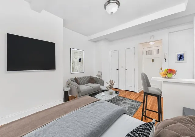 Photo 3 of Sale Pending at 25 Tudor City Pl #806, New York, NY 10017 | MLS# RLS10965557 | Listing updated on 2026-05-15