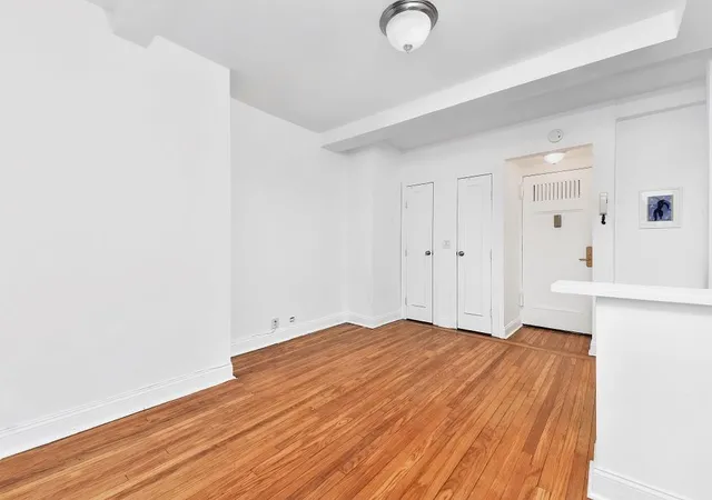 Photo 3 of Sale Pending at 25 Tudor City Pl #806, New York, NY 10017 | MLS# RLS10965557 | Listing updated on 2026-05-15