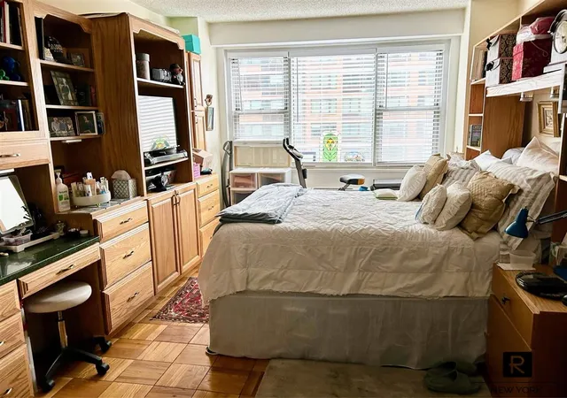 Photo 3 of Sale Pending at 300 E 40Th St #11-N, New York, NY 10016 | MLS# RLS10971744 | Listing updated on 2026-01-01