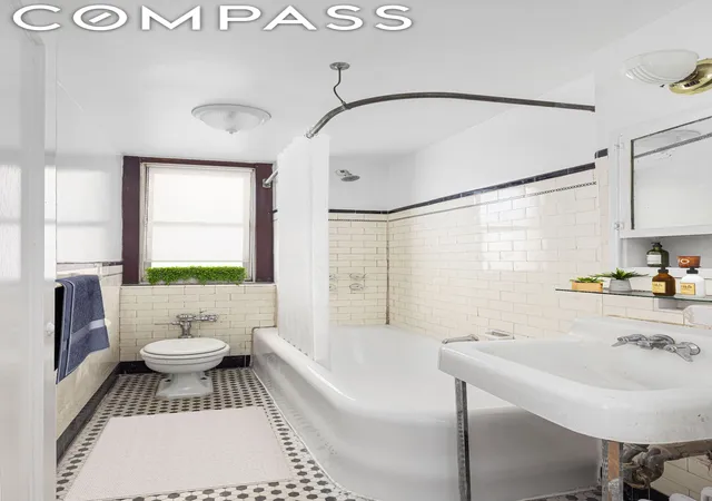 Photo 3 of Sale Pending at 145 W 79th St #9D, New York City, NY 10024 | MLS# RLS10973373 | Listing updated on 2026-08-05