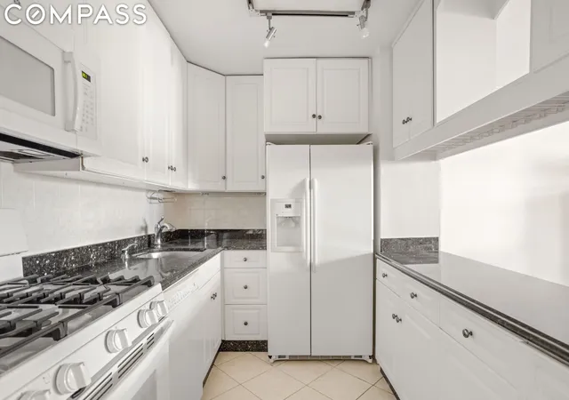 Photo 3 of Sale Pending at 510 E 80Th St #4E, New York, NY 10075 | MLS# RLS10986680 | Listing updated on 2026-01-09