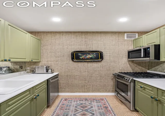 Photo 3 of Sale Pending at 201 E 80Th St #5H, New York, NY 10075 | MLS# RLS10946964 | Listing updated on 2026-05-15