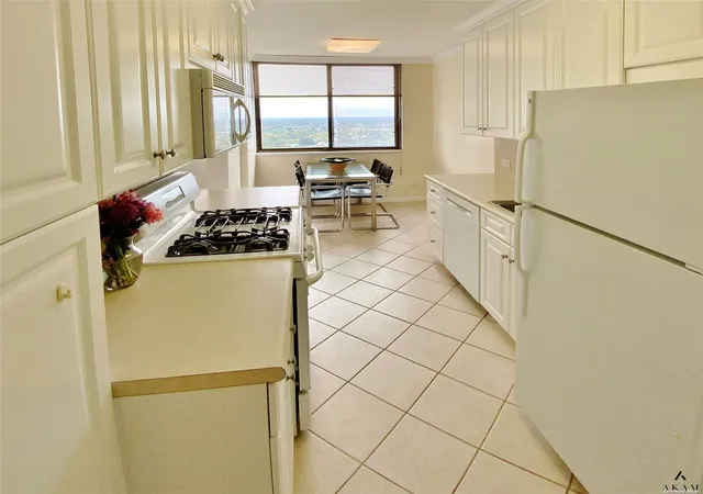 Photo 4 of Sale Pending at 269-10 Grand Central Pkwy #15E, Floral Park, NY 11005 | MLS# RLS11006476 | Listing updated on 2025-12-15