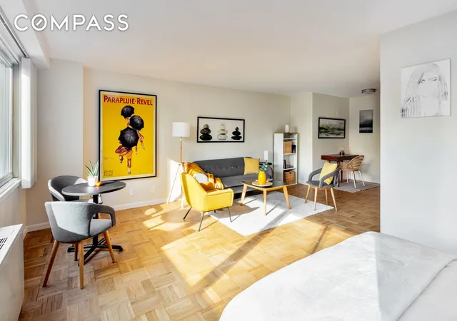 Photo 2 of Sale Pending at 401 E 86th Street #5M, New York, NY 10028 | MLS# RLS11016025 | Listing updated on 2026-01-01
