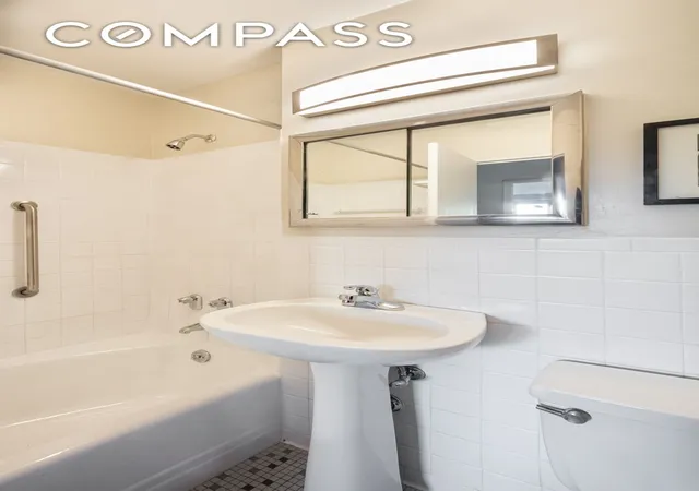 Photo 3 of Sale Pending at 401 E 86th Street #5M, New York, NY 10028 | MLS# RLS11016025 | Listing updated on 2026-01-01