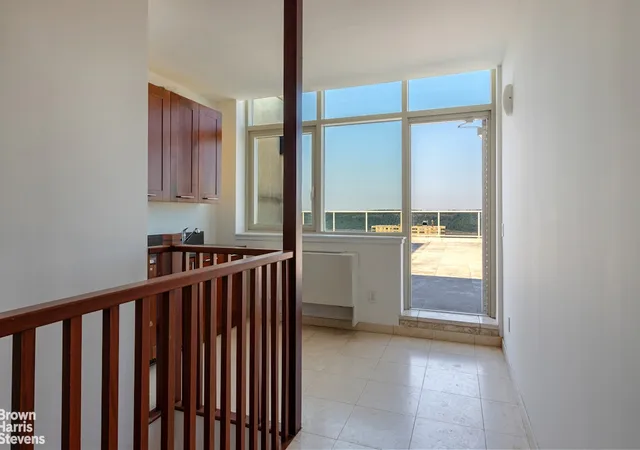 3rd image of 640 W 237Th St, New York, NY 10463