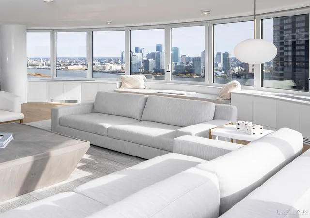 Photo 3 of House for sale at 330 E 38Th St #36-N, New York, NY 10016 | MLS# RLS11018570 | Listing updated on 2026-01-01