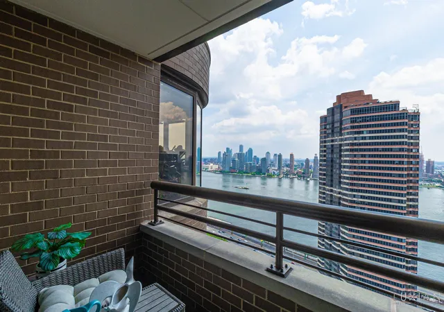 Photo 4 of House for sale at 330 E 38Th St #36-N, New York, NY 10016 | MLS# RLS11018570 | Listing updated on 2026-01-01