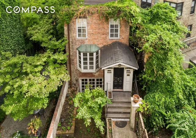 Photo 3 of Townhouse for sale at 10 Bedford St, New York, NY 10014 | MLS# RLS11019466 | Listing updated on 2026-02-07