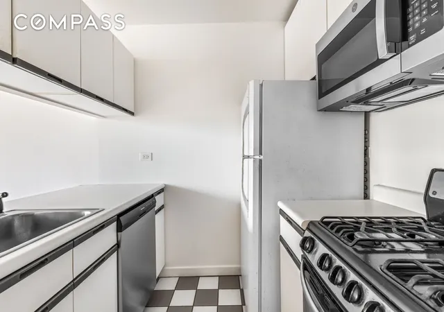 Photo 3 of Sale Pending at 500 W 43rd St #6B, New York City, NY 10036 | MLS# RLS11020310 | Listing updated on 2026-08-05