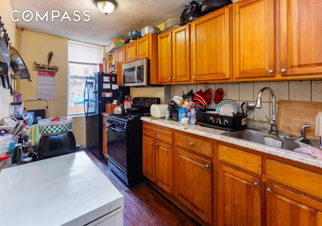 Photo 3 of House for sale at 297 Pennsylvania Ave, Brooklyn, NY 11207 | MLS# RLS11021278 | Listing updated on 2026-03-25