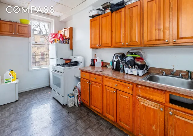 Photo 4 of House for sale at 297 Pennsylvania Ave, Brooklyn, NY 11207 | MLS# RLS11021278 | Listing updated on 2026-03-25