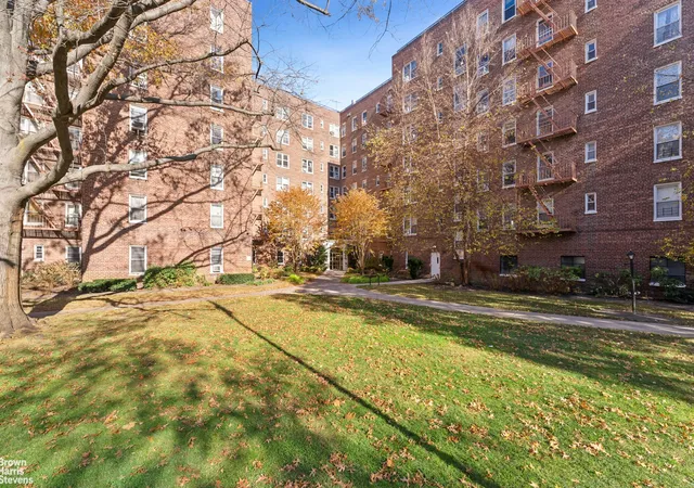 3rd image of 72-81 113Th St, New York, NY 11375