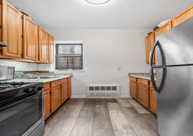 Photo 3 of Sale Pending at 211 W 144th St #6A, New York, NY 10030 | MLS# RLS11023006 | Listing updated on 2025-11-27