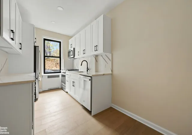 3rd image of 675 Walton Ave, New York, NY 10451